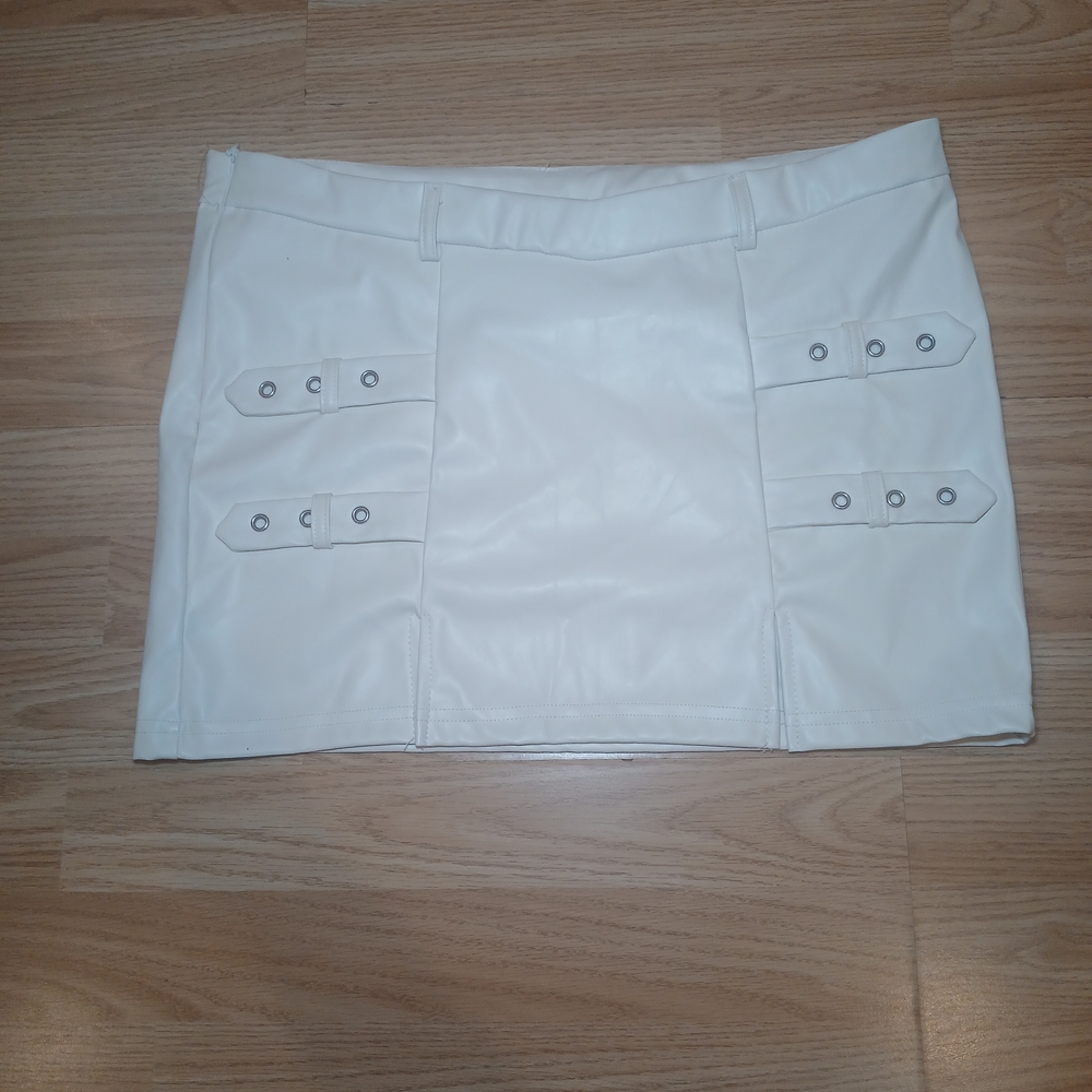 SHEIN White Mini Skirt with Buckle Details